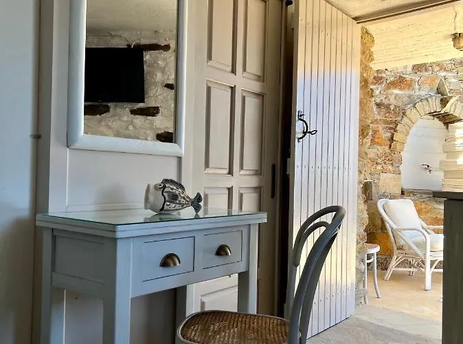 The Stone Windmill * Κούνδουρος